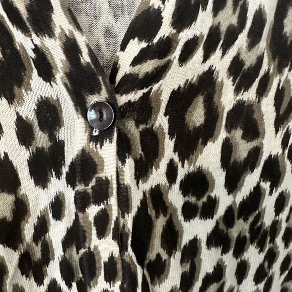 Chico’s Reena Animal Print Cardigan Sweater 1=8-10 - Picture 2 of 7